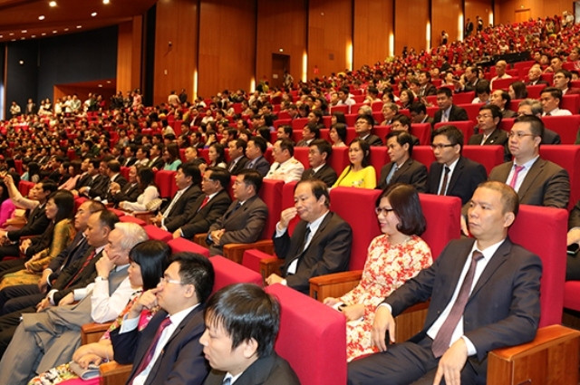 Quang cảnh tại Lễ công bố quyết định và trao giấy chứng nhận đạt tiêu chuẩn chức danh GS, PGS năm 2016 (Ảnh minh họa: VNU)