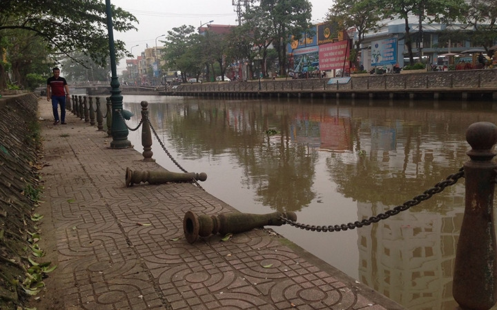 Một trong nhiều hạng mục của dự án nạo vét sông Ân bị hư hỏng, xuống cấp.