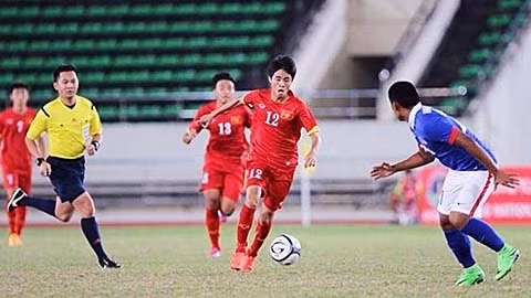 ĐT U19 Việt Nam (áo đỏ) chỉ giành được một điểm khi gặp ĐT U19 Malaysia (áo xanh). (ảnh: TNO)