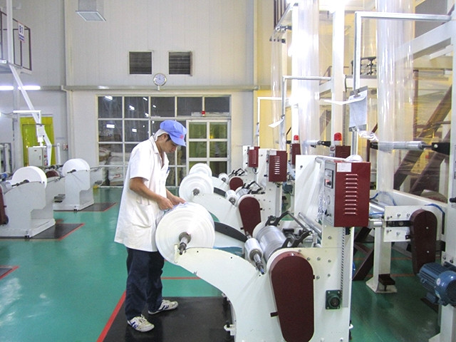 Công ty cổ phần Nhựa Hưng Yên chú trọng đầu tư trang thiết bị, dây chuyền công nghệ hiện đại, nguyên liệu nhập từ nước ngoài, cho nên không xả khói và nước thải ra môi trường.