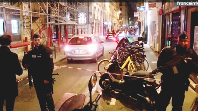 Cảnh sát phong tỏa hiện trường vụ tấn công