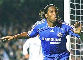 D. Drogba lập công cho Chelsea.