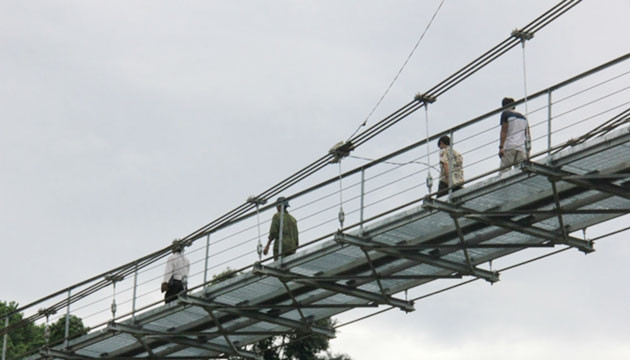 Cầu treo thôn Gọi Re, xã Ba Xa (huyện Ba Tơ, Quảng Ngãi).