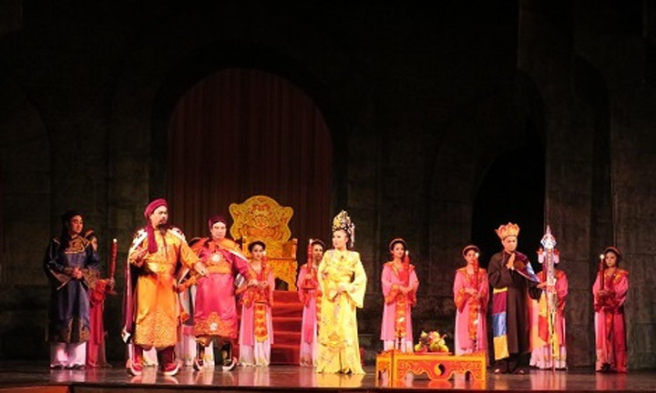 Cảnh trong vở tuồng Hồ Quý Ly của Nhà hát tuồng Việt Nam.