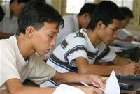 Thí sinh làm bài trong
kỳ thi tuyển sinh ĐH, CĐ
năm 2006 - Ảnh: TPO.