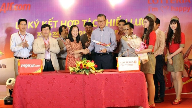 Vietjet Air và Lotteria Việt Nam ký kết hợp tác chiến lược