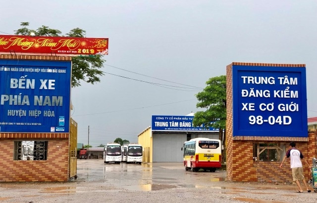 Trung tâm đăng kiểm xây dựng không có giấy phép tại Bến xe khách phía nam huyện Hiệp Hòa.