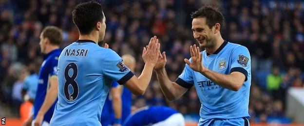 Lampard (phải) tiếp tục ghi bàn, khiến Chelsea phải hối tiếc <