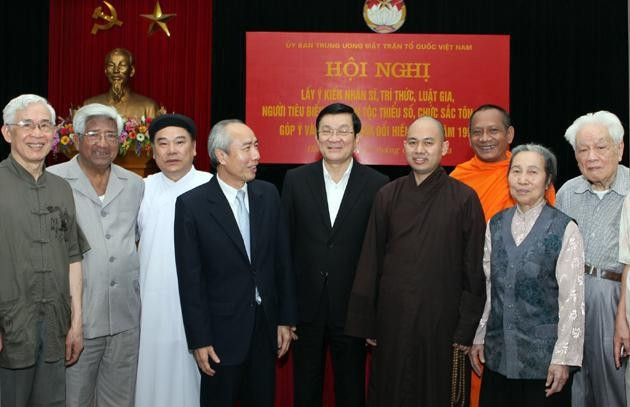 Chủ tịch nước Trương Tấn Sang với các đại biểu dự hội nghị.