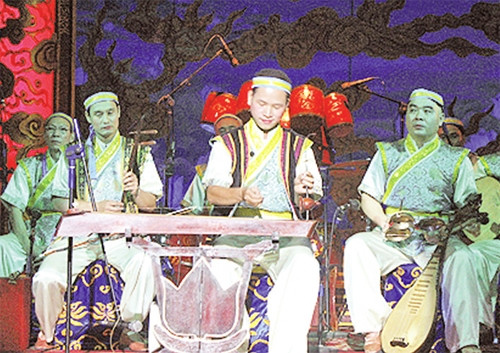 Các nghệ sĩ Nhà hát tuồng Việt Nam biểu diễn tiết mục Ngẫu hứng Nam Xuân.