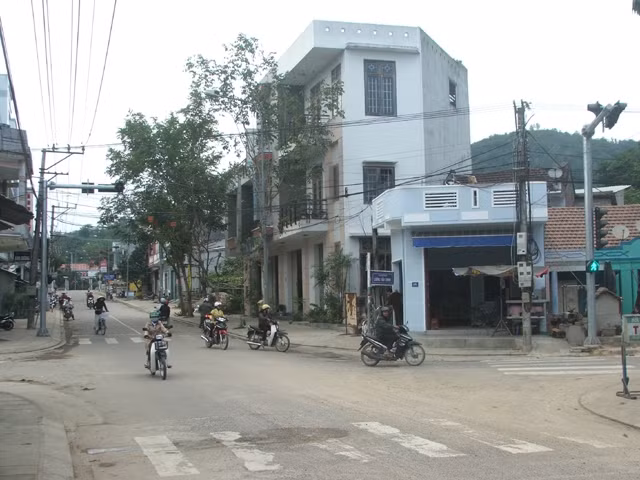 Một góc thị trấn La Hai, huyện Đồng Xuân hôm nay.