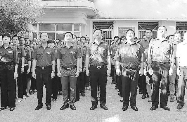 Cán bộ, đoàn viên, thanh niên cơ quan Thành đoàn Hà Nội duy trì tốt lễ chào cờ và hát Quốc ca vào sáng thứ hai đầu tuần.