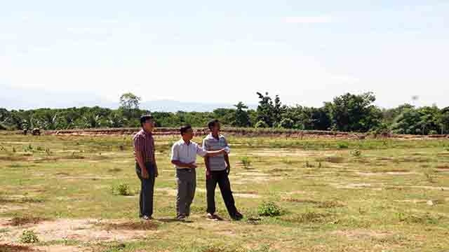 Sau bảy năm, Dự án khu tái định cư thôn Lập Lá, xã Lâm Sơn, huyện Ninh Sơn (Ninh Thuận) với mức đầu tư hàng chục tỷ đồng vẫn chỉ để cỏ mọc.