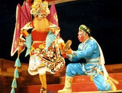 Một cảnh đi ngựa trong hát bội.