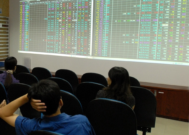 Doanh nghiệp e ngại dòng tiền vào thị trường chứng khoán sẽ giảm sút sau khi Thông tư 36 có hiệu lực. Ảnh: TRẦN HẢI 