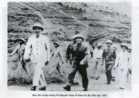 Bác Hồ với tự phê bình và phê bình