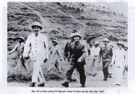 Bác Hồ với tự phê bình và phê bình