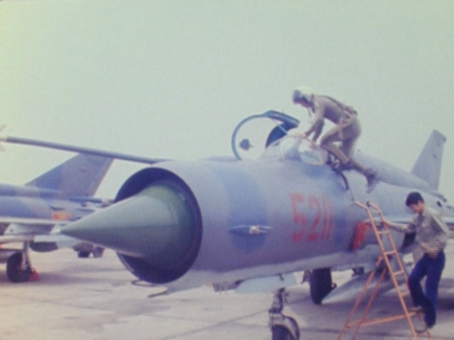 "Một thời đạn bom, một thời hòa bình"