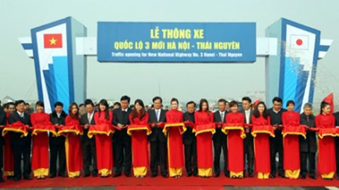 Thủ tướng Nguyễn Tấn Dũng cắt băng thông xe kỹ thuật quốc lộ 3.