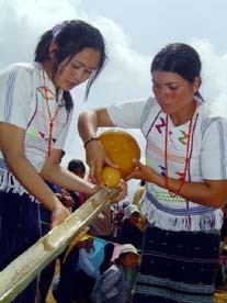 Thiếu nữ dân tộc Chu Ru
trong ngày hội buôn.