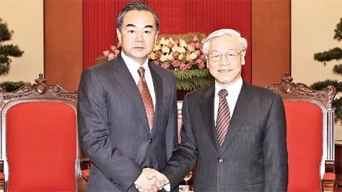 Tổng Bí thư Nguyễn Phú Trọng tiếp Bộ trưởng Ngoại giao Trung Quốc Vương Nghị. Ảnh: TRÍ DŨNG (TTXVN)