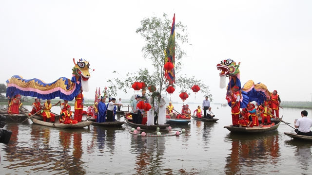 Lễ rước nước ở Lễ hội Trường Yên 2016.