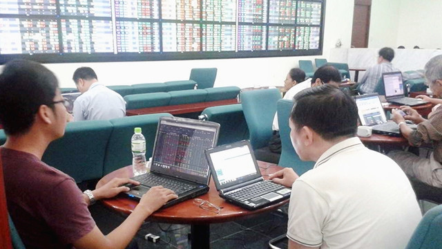 Phiên giao dịch cuối tuần qua kết thúc đầy bất ngờ, VN Index tăng vọt lên 820,95 điểm.