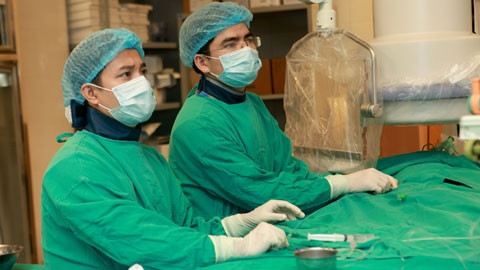 Cả nước hiện đã hình thành gần 50 trung tâm tim mạch can thiệp, chứng tỏ sự lớn mạnh vượt bậc của ngành tim mạch can thiệp trong 20 năm qua(Ảnh: Ban tổ chức). 
