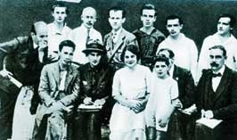 Đồng chí Nguyễn Ái Quốc với đại biểu
dự Đại hội quốc tế CS lần thứ 5.