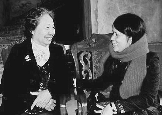 NSƯT Xuân Năm (bên trái) luôn miệt mài với những câu hò, điệu ví của dân ca Nghệ Tĩnh.