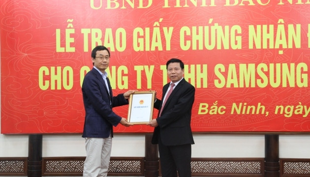 Trao giấy chứng nhận đầu tư dự án 1 tỷ USD cho Samsung Display