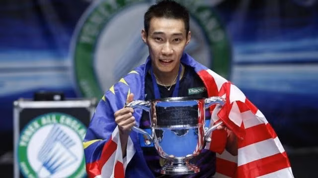 Lee Chong Wei đăng quang ngôi vô địch Giải cầu lông All England Open 2017 sau khi dễ dàng đánh bại Shi Yuqi của Trung Quốc tại trận chung kết đơn nam ở Birmingham, Anh hôm 12-3-2017. (Ảnh: Reuters)