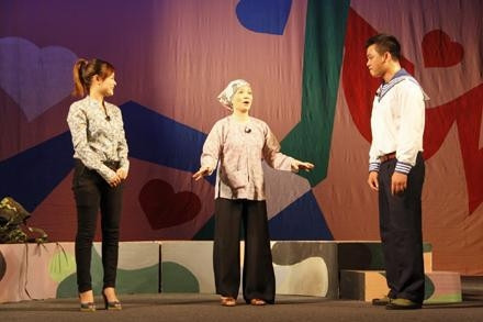 Cảnh trong chùm hài kịch Tình yêu cười.