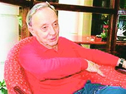 Ông Pierre Joliot Curie.