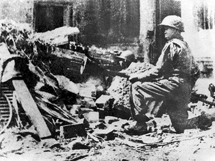 Quyết tử quân Hà Nội trong những ngày đầu toàn quốc kháng chiến năm 1946. Ảnh: Tư liệu