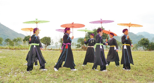 Người Trung Đô đã làm giàu có đời sống tinh thần bằng những chương trình văn nghệ.