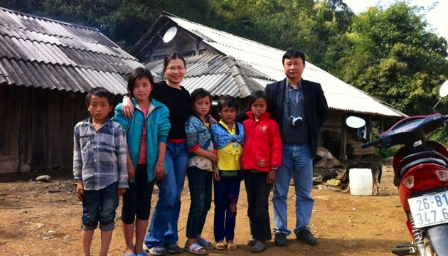 Phóng viên Ánh Tuyết và Vũ Thành trong chuyến công tác tại Sơn La.