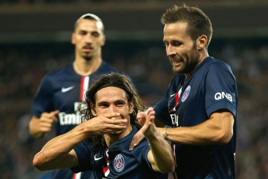 Tiền đạo Edinson Cavani của PSG ăn mừng sau khi ghi bàn thắng vào lưới Lyon. (Ảnh AFP).