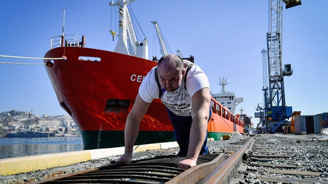 “Thần sức mạnh” người Nga