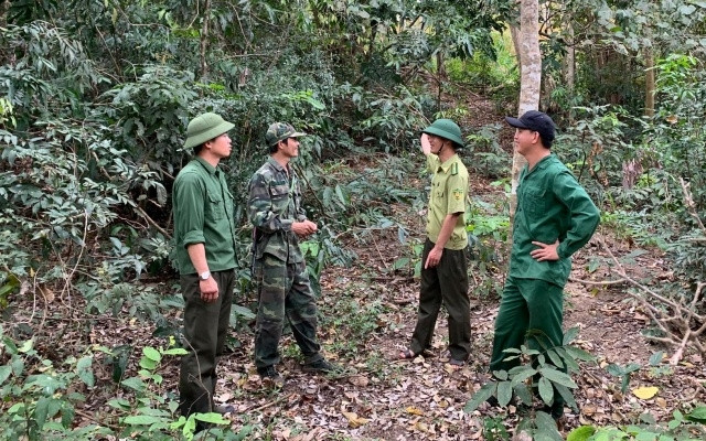 Lực lượng kiểm lâm và nhân viên quản lý bảo vệ rừng Khu Bảo tồn thiên nhiên Ea Sô tuần tra PCCCR trong mùa khô 2020.