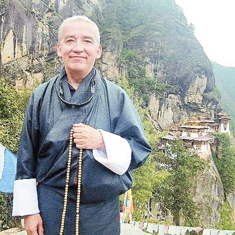 “Không có con đường dẫn đến hạnh phúc mà hạnh phúc chính là con đường”