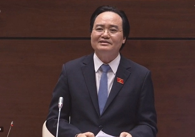 Bộ trưởng Giáo dục và Đào tạo Phùng Xuân Nhạ trả lời chất vấn.