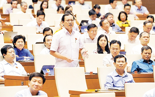  Thảo luận tại nghị trường kỳ họp thứ bảy, Quốc hội khóa XIV về dự án Bộ luật Lao động (sửa đổi). Ảnh | Ðăng Khoa