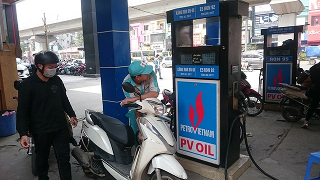 Từ ngày 1-7 tới, các cửa hàng kinh doanh xăng dầu phải gắn thiết bị in chứng từ cho khách hàng theo quy định.