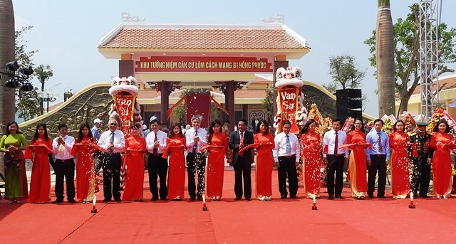 Cắt băng khánh thành khu di tích B1-Hồng Phước.
