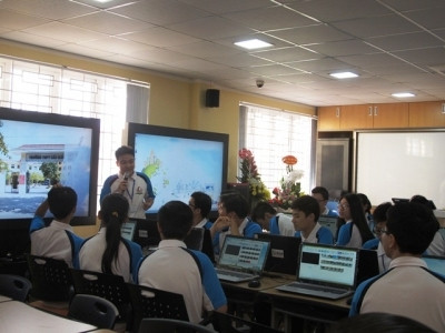 Chú thích ảnh: Lớp học được được trang bị hệ thống CNTT đã làm thay đổi cách thức tổ chức dạy và học trong trường phổ thông (Ảnh minh họa)
