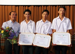 Ý tưởng dùng bông gòn hút dầu tràn đoạt giải nhất