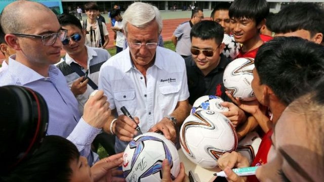 Ông M. Lippi (giữa) từng làm việc ở Quảng Châu Evergrande 2012-14.