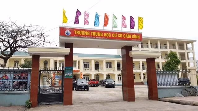 Trường THCS Cẩm Bình, TP Cẩm Phả (Quảng Ninh) nơi xảy ra vụ việc.