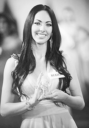 Người đẹp Mexico Perla Beltran.